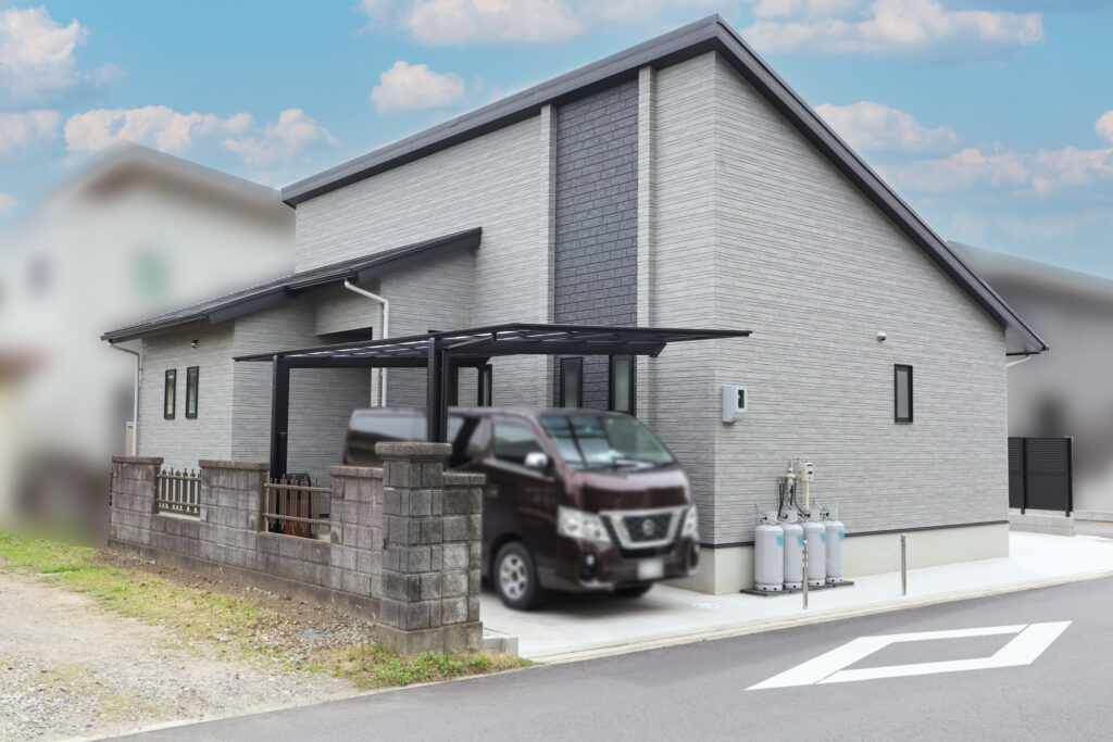 【亀山市】こだわりのグレーカラーを使いながらも明るい雰囲気の平屋くん♪