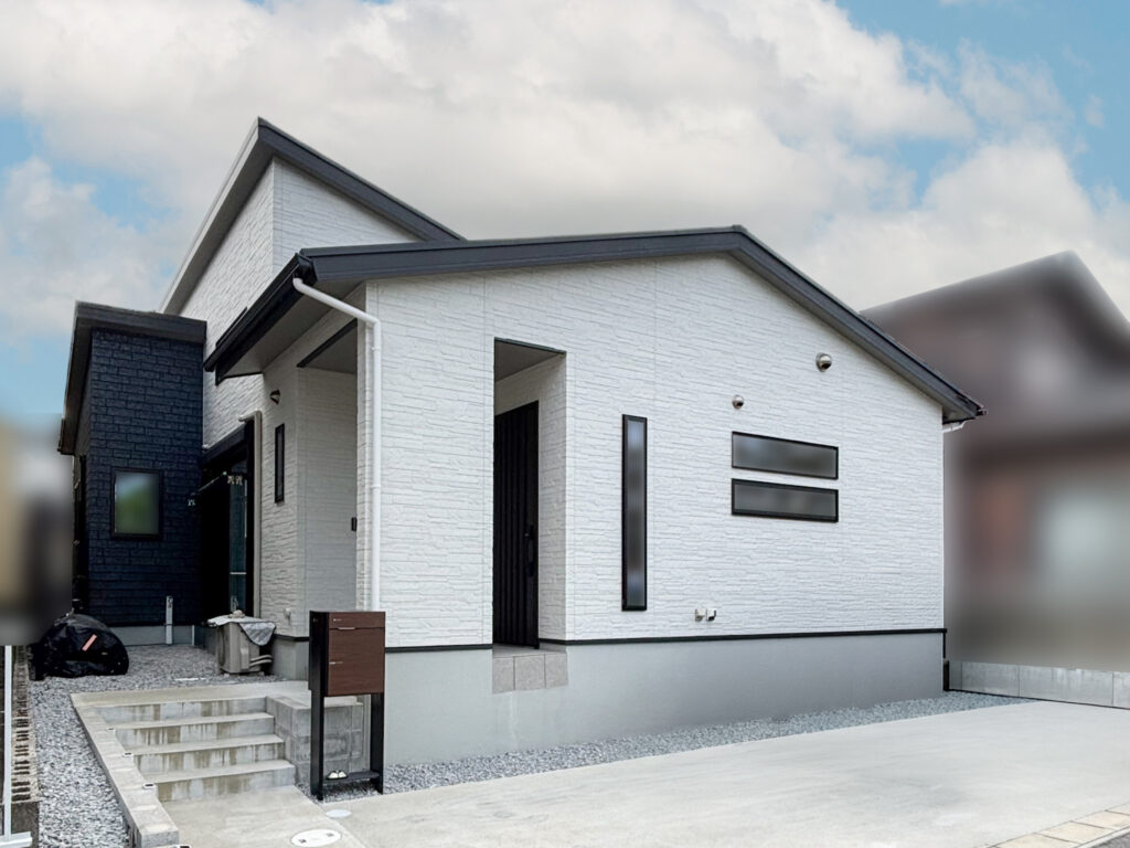 【鈴鹿市】明るく過ごせるよう、間取りと内装にこだわった平屋くん♪