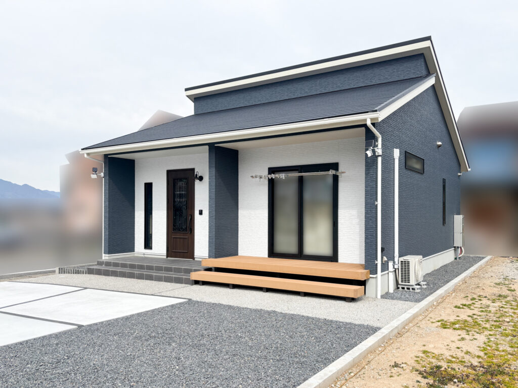 【亀山市】「開放」と「ストイック」が同居する、大人の遊び心を忘れないスタイリッシュな平屋くん♪