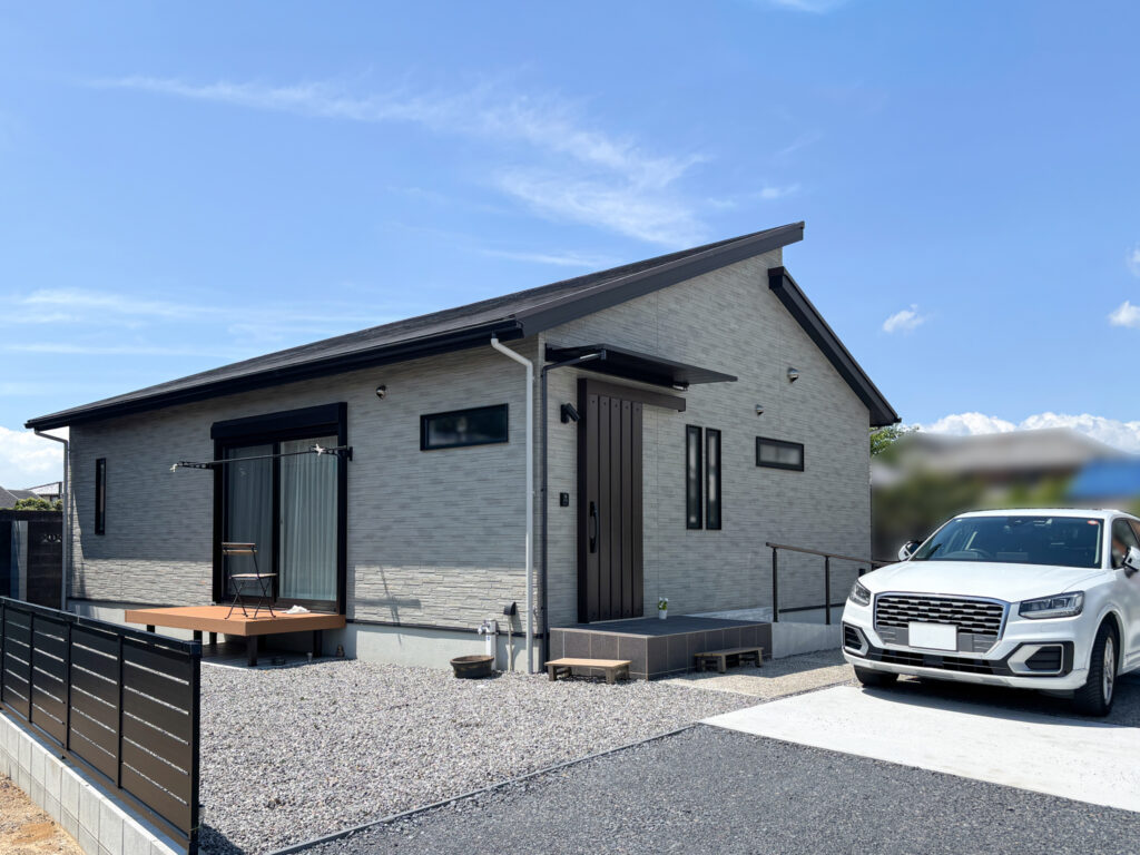 【亀山市】デザイン美とバリアフリーが調和する、ずっと快適に暮らせる平屋くん♪